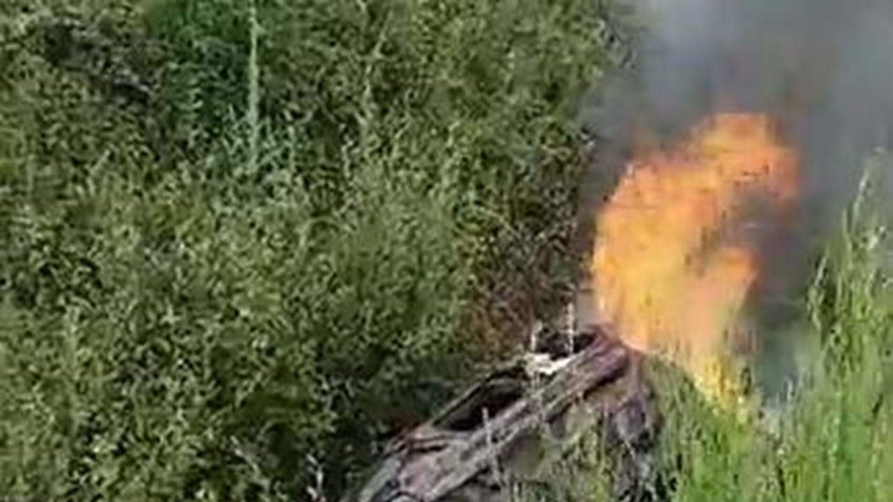 Condutor salvo das chamas por bombeiro após despiste em Esposende (c/vídeo)