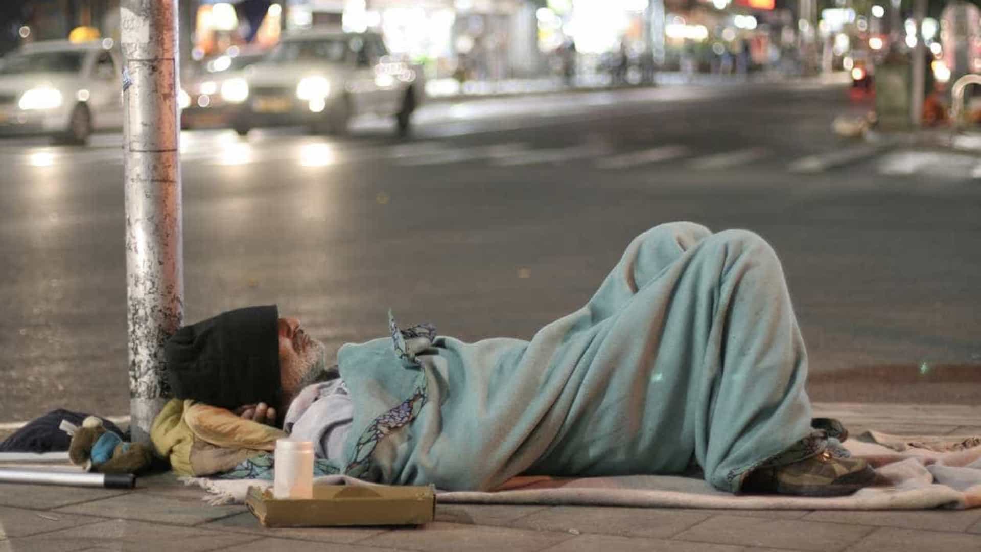 Sem-abrigo manifestam-se segunda-feira para exigir “condições para viver”