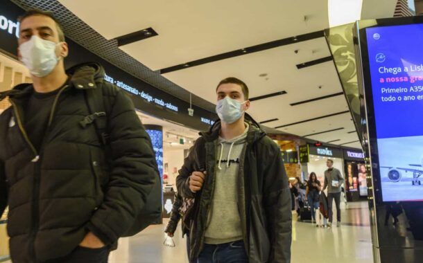 Governo anuncia orientações para emigrantes que voltem ao país nas férias. Confira conselhos aqui