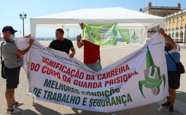 Guardas prisionais realizam vigília de protesto contra “falta de diálogo” do Governo