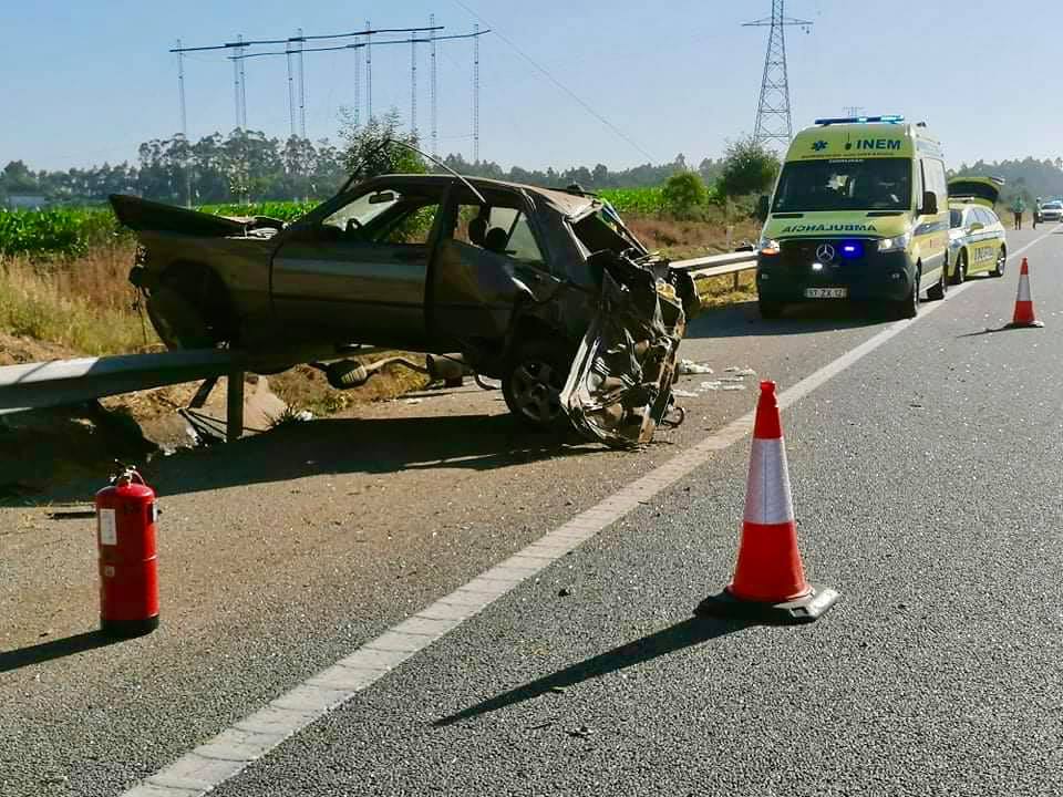 Médico ferido com gravidade em despiste em Famalicão