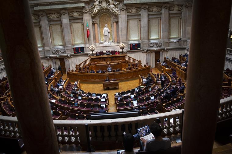 Metade das perguntas dos partidos ao Governo ficaram sem resposta. PCP campeão na entrega de iniciativas na AR