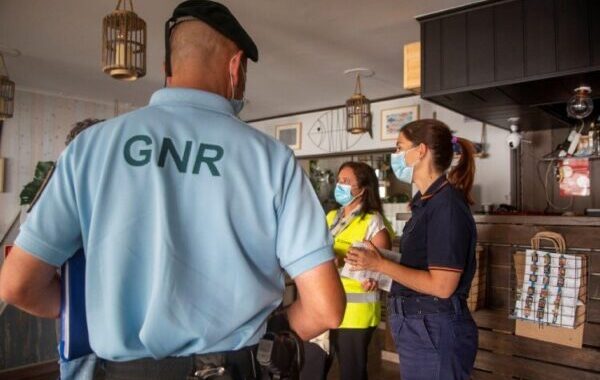 Mais 306 casos e duas mortes de covid-19 em Portugal