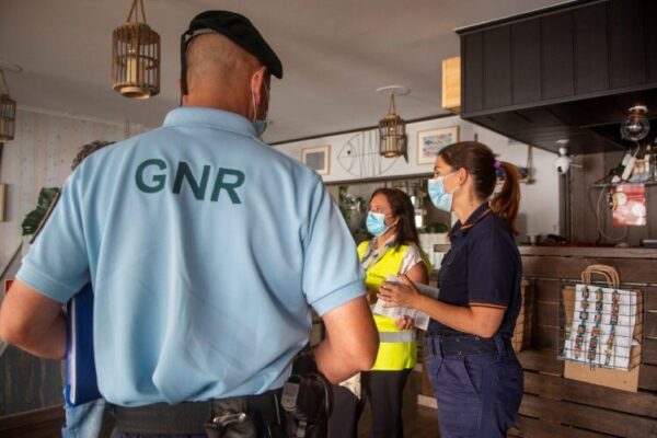 Mais 306 casos e duas mortes de covid-19 em Portugal