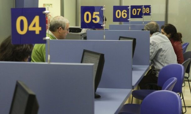 Governo garante que não vai congelar carreiras na Administração Pública