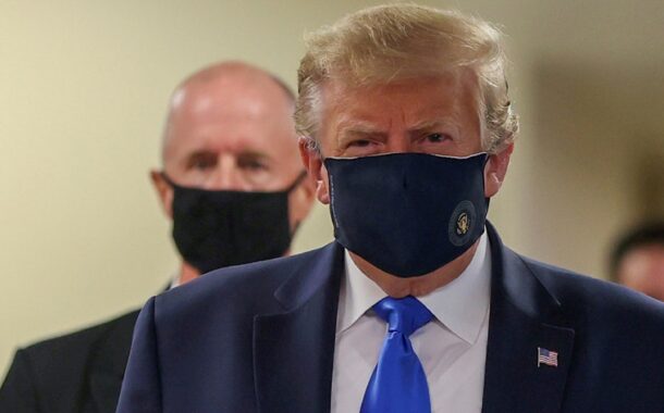 Trump usa máscara pela primeira vez em público, após meses de recusa