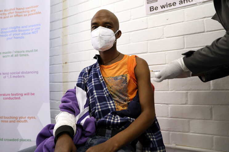 Pandemia Covid-19 está a atingir a velocidade máxima em África. Continente com 522.100 casos e 12.200 mortes
