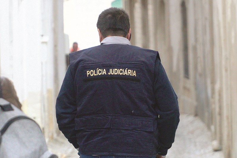 Detido homem que incendeia carro e provoca fogo florestal em Barcelos