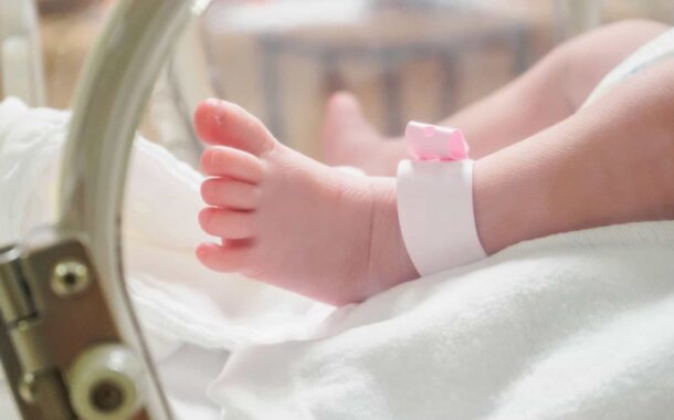 Nasceu o primeiro bebé infectado por covid-19 no útero da mãe em Portugal