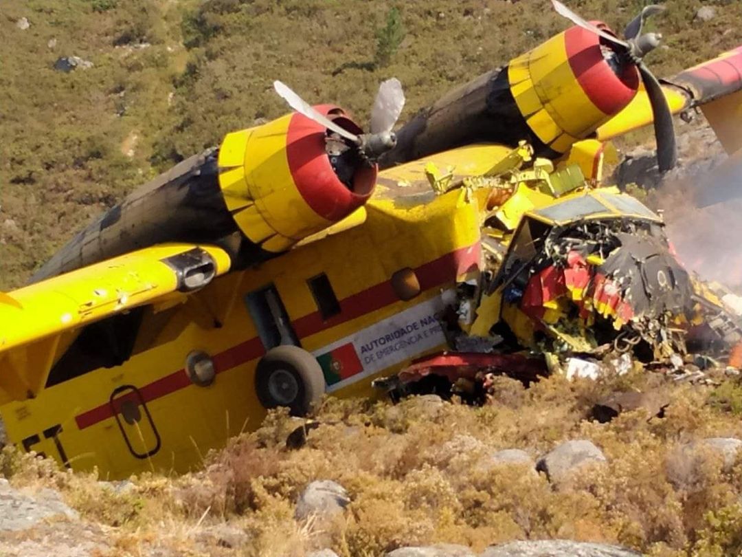 Dois feridos graves na queda do avião Canadair que combatia fogo no Gerês (c/ vídeo)