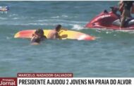 Marcelo ajuda jovens em apuros em praia do Algarve