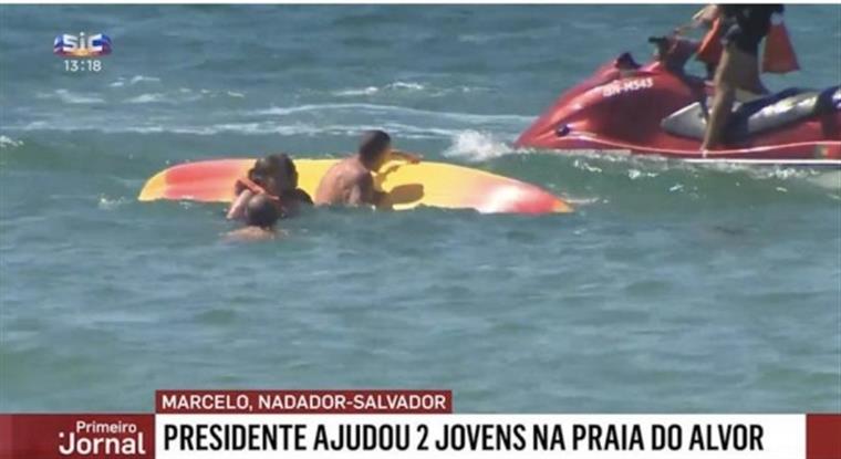 Marcelo ajuda jovens em apuros em praia do Algarve