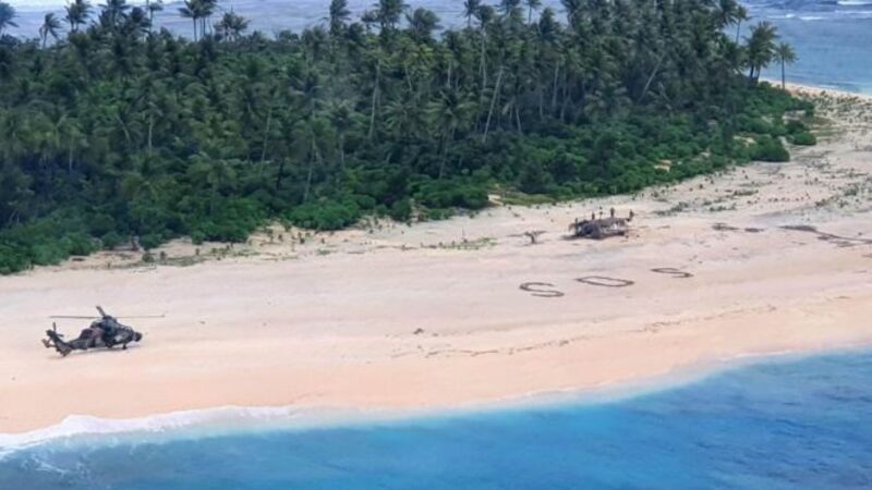 SOS na areia ‘resgata’ três homens de ilha do Pacífico