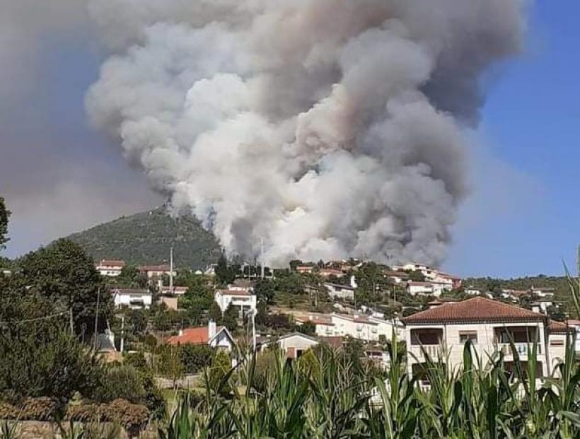 Fogo de Mondim de Basto mantém frente activa “com muita intensidade” há 24 horas