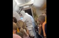 Passageiro com covid-19 é retirado de voo da Ryanair por equipa com fatos de protecção (c/vídeo)