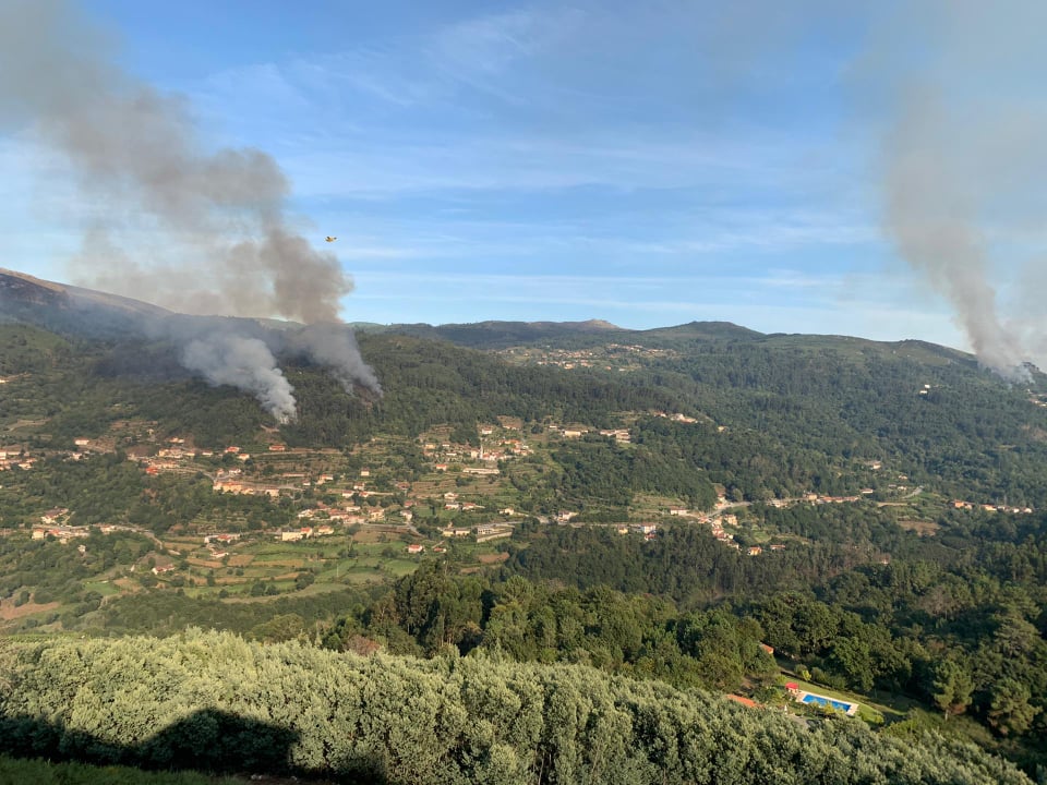 Incêndio em Vila Verde mobiliza 112 homens e dois meios aéreos