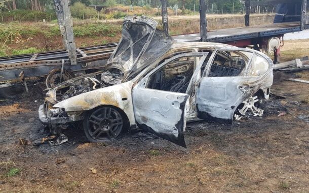 Carro roubado aparece horas depois carbonizado em Braga