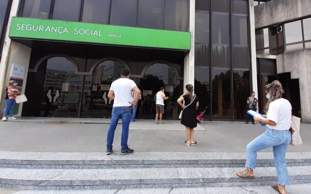 Trabalhadores sem protecção social já podem pedir apoio de 438,81 euros