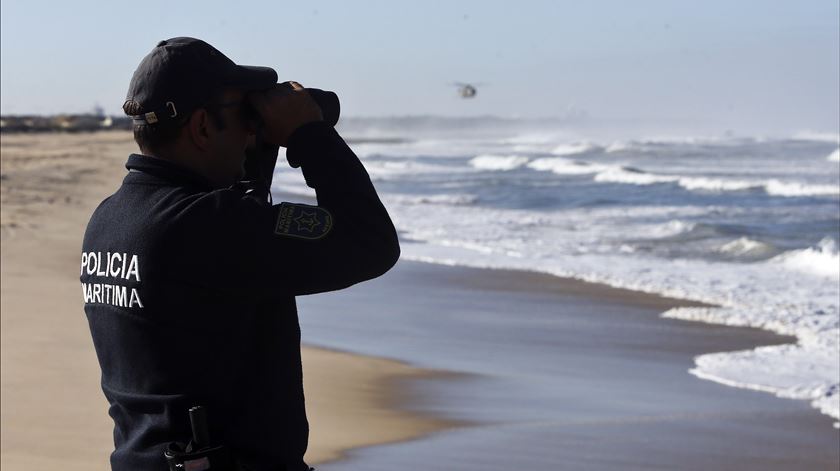 Grávida e criança entre os migrantes que desembarcaram em Faro