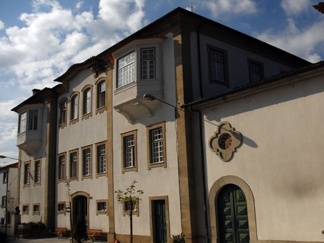 Funcionária de lar Ponte da Barca testa positivo à covid-19. Instituição com 80 utentes