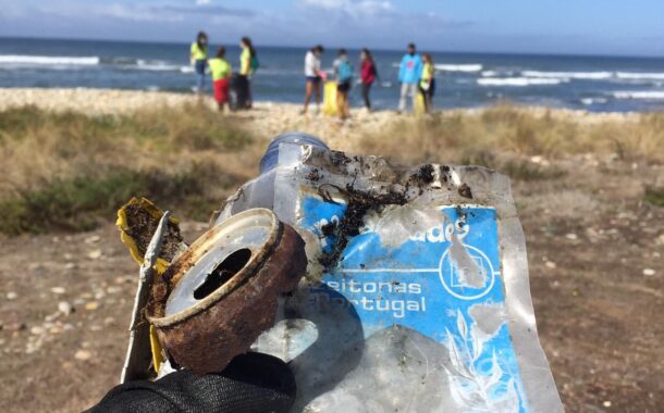 Voluntários recolhem uma tonelada de lixo marinho em cinco praias de Esposende