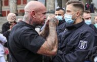 Alemanha suspende 29 polícias envolvidos em redes neonazis