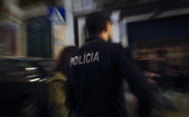 Condutor alcoolizado detido por agredir polícia a soco em Braga