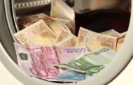 UE retira Ilhas Caimão da lista de paraísos fiscais, mas junta Anguila e Barbados