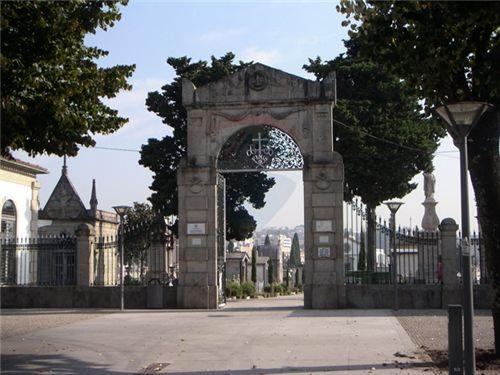 Acesso ao cemitério de Braga limitado a 250 pessoas semana do Dia de Todos os Santos