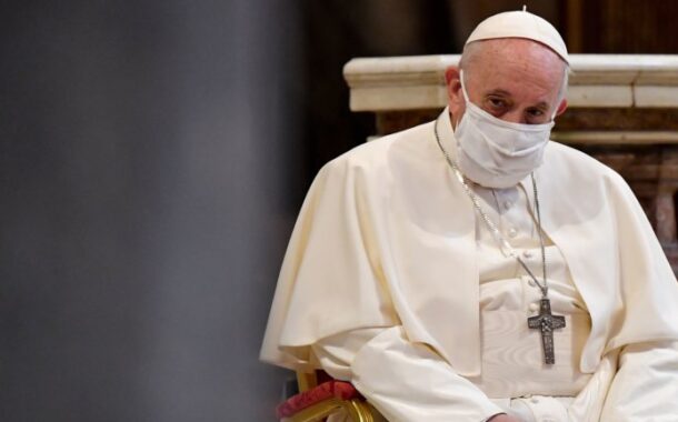 Papa Francisco apoia uniões de facto de casais homossexuais