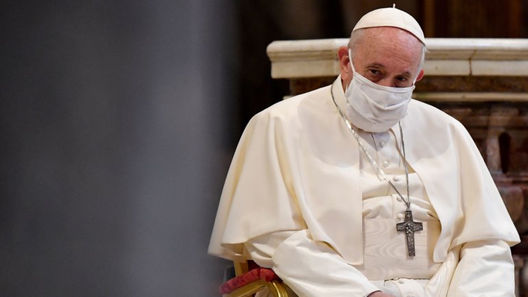 Papa Francisco apoia uniões de facto de casais homossexuais