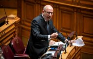 Telmo Correia diz que “quem se mete com o PS leva um par de patins”