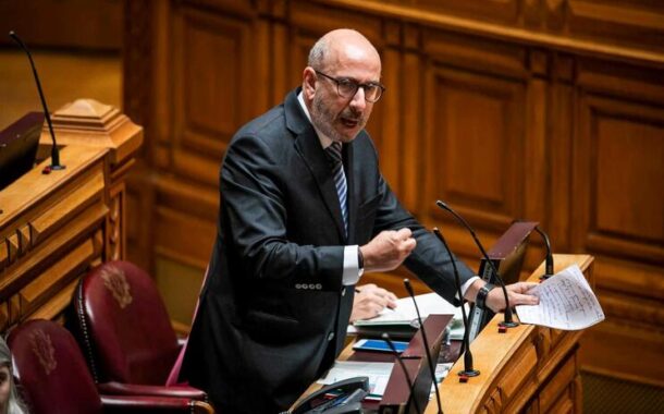 Telmo Correia diz que “quem se mete com o PS leva um par de patins”