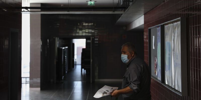 Sindicato preocupado com professores de risco que regressam à escola