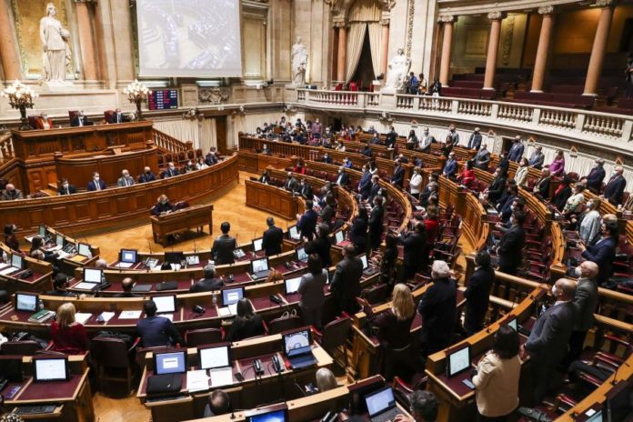 Parlamento aprova novo estado de emergência com votos do PS, PSD e CDS