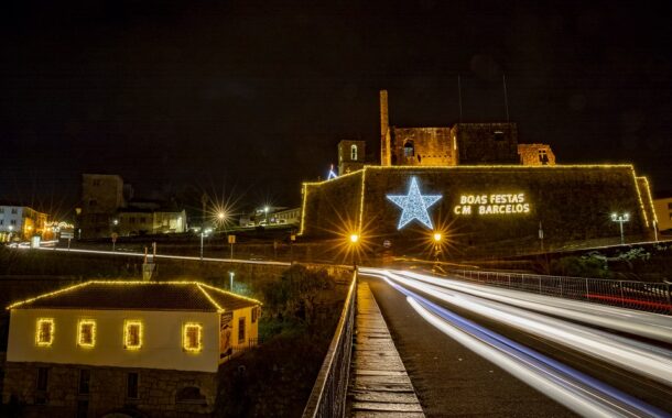 Iluminação de Natal instalada nas ruas de Barcelos