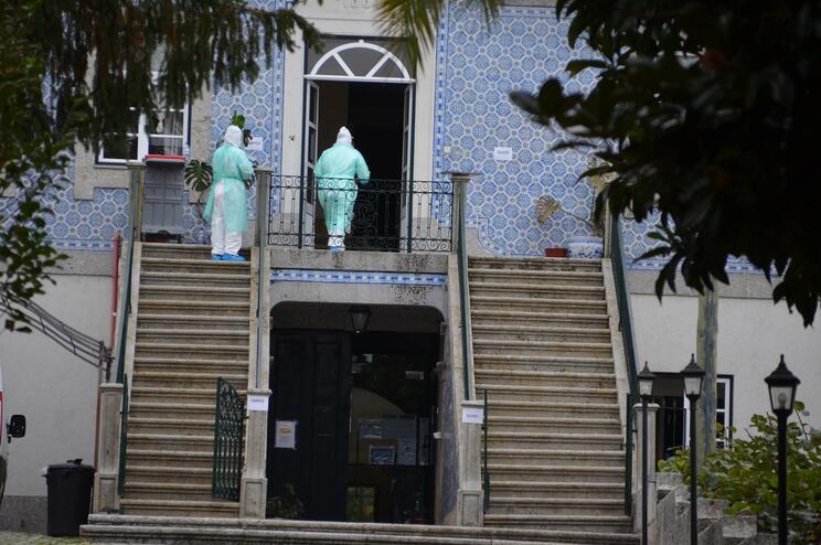 Vizela, Guimarães e Fafe entre os 10 concelhos mais atingidos pela covid-19