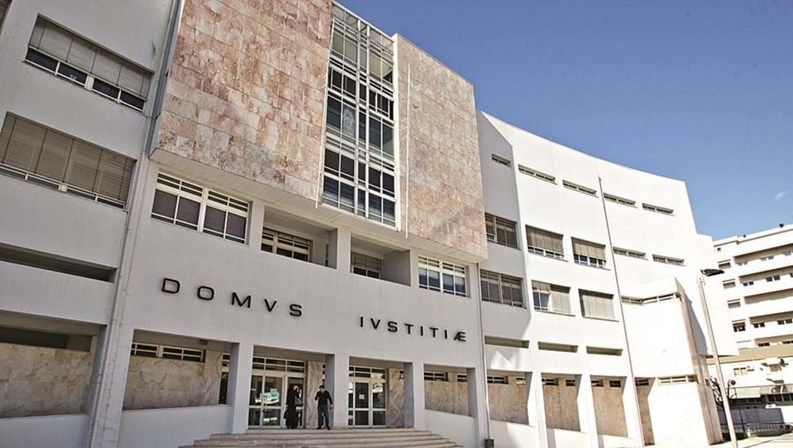 Mulher que deu facada nas costas do marido em Esposende ouve sentença esta sexta-feira