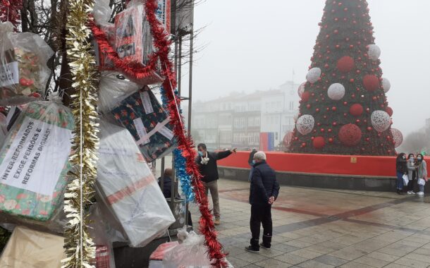 ‘Árvore do protesto’ da CGTP decora centro histórico de Braga