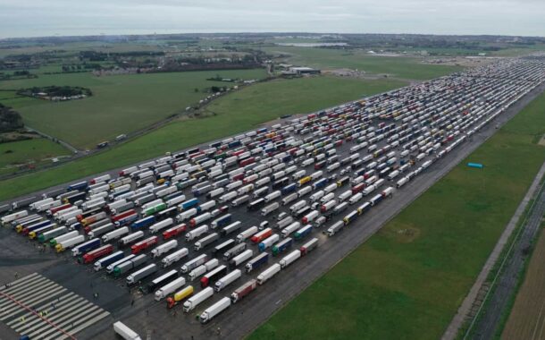 Governo português acompanha no terreno motoristas retidos no Reino Unido