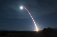 Nancy Pelosi pede a generais para recusarem códigos nucleares a Trump