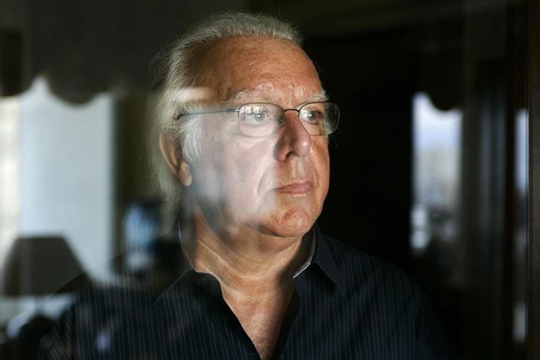 Governo decreta dia de luto nacional na segunda-feira pela morte de Carlos do Carmo