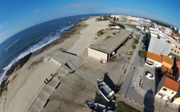 Câmara investe mais de meio milhão na modernização do portinho de Apúlia. Polis Litoral Norte executa obra