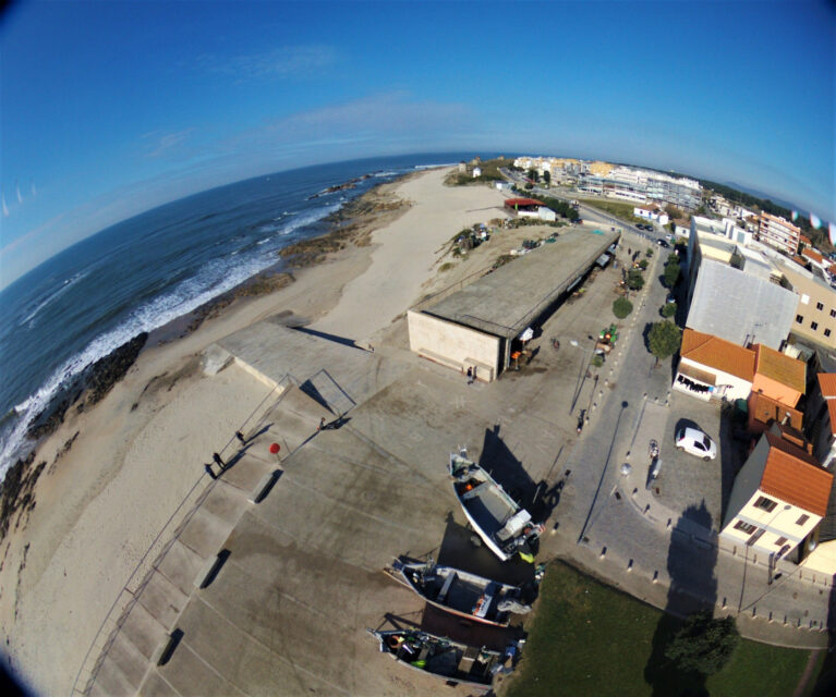 Câmara investe mais de meio milhão na modernização do portinho de Apúlia. Polis Litoral Norte executa obra