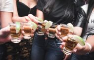 Consumo de álcool em excesso pode danificar funcionamento do cérebro dos jovens, diz estudo de investigador da UMinho