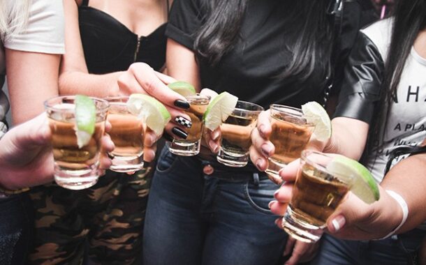 Consumo de álcool em excesso pode danificar funcionamento do cérebro dos jovens, diz estudo de investigador da UMinho