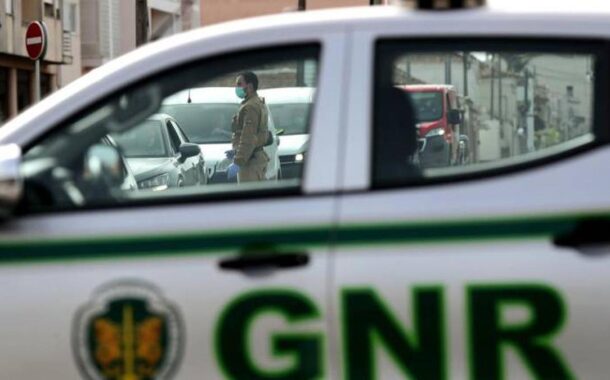 Apanhados sem máscara e a vender ao postigo em Guimarães
