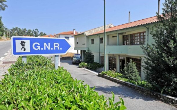 Tribunal de Braga adia julgamento de dois gnr's do Sameiro que avisaram café de rusga. Arguidos negam os crimes