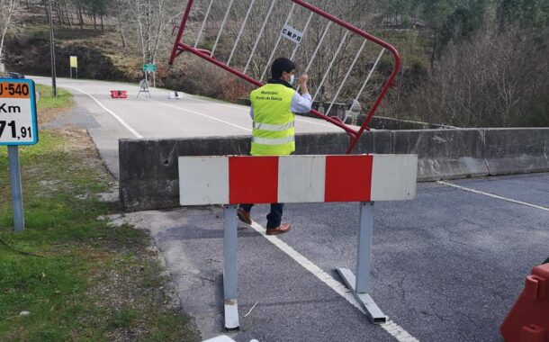 Câmara de Ponte da Barca reabre simbolicamente fronteira no Lindoso. PS não gostou