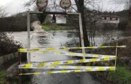Subida do caudal do rio Ave corta ponte de Nasceiros na Póvoa de Lanhoso